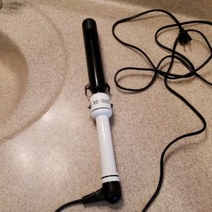Hot tools 1.25 inch curling wand.